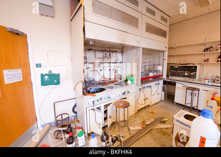 Après l'explosion du laboratoire de chimie Banque D'Images