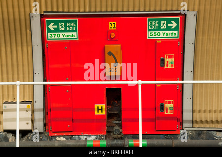 Sortie de secours et SOS dans Tunnel Mersey Liverpool UK Banque D'Images