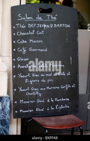 Paris, France, détail, Restaurant Bistro Paris, Menu manuscrit sur tableau noir, extérieur au jardin du Palais Royale, salon du thé Banque D'Images