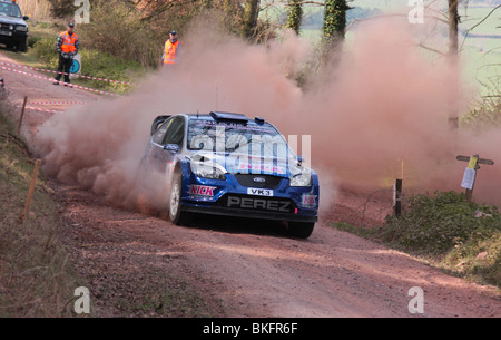 Voitures de rallye en compétition aux stades à Minehead, Somerset Banque D'Images