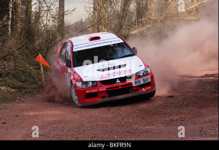 Voitures de rallye en compétition aux stades à Minehead, Somerset Banque D'Images