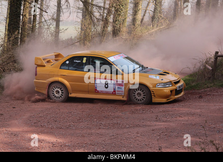 Voitures de rallye en compétition aux stades à Minehead, Somerset Banque D'Images