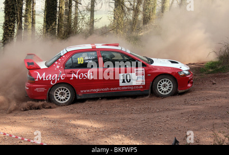 Voitures de rallye en compétition aux stades à Minehead, Somerset Banque D'Images