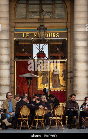 'Le Café' Nemours proche du Palais Royal, Paris, France Banque D'Images