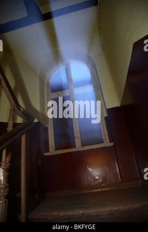 Escalier dans un vieux bâtiment Banque D'Images