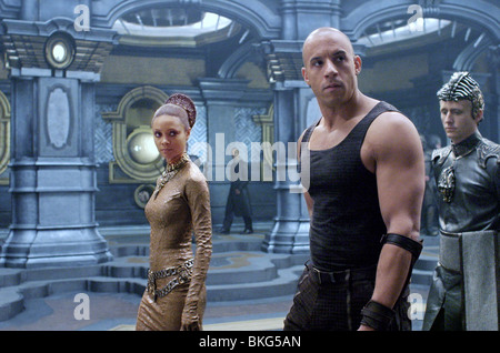 Les chroniques de Riddick (2004) Thandie Newton, VIN DIESEL, LINUS ROACHE CHRK 001-08 Banque D'Images