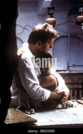 CODE 46 (code 2003) QUARANTE-SIX (ALT) TIM ROBBINS, SAMANTHA MORTON 001-2-15 CODE Banque D'Images