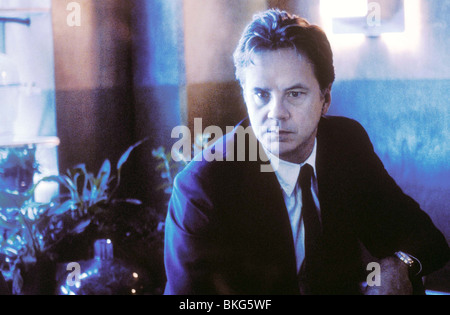 CODE 46 (code 2003) QUARANTE-SIX (ALT) TIM ROBBINS 001-3 CODE-115 Banque D'Images