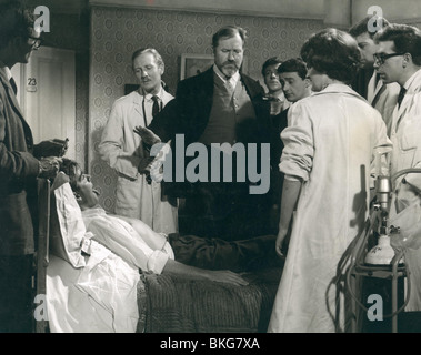 Dans l'Amour médecin (1960) LESLIE PHILLIPS, James ROBERTSON JUSTICE DIL, 003P Banque D'Images