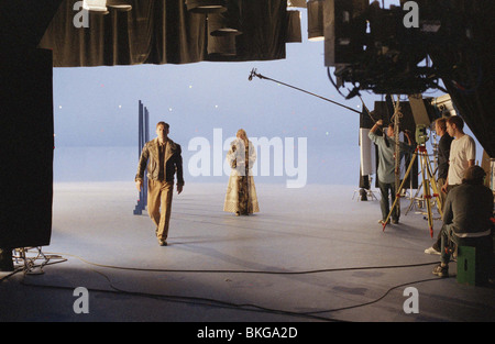 Tournage O/S 'SKY CAPTAIN ET LE MONDE DE DEMAIN" (2004) avec Jude Law, Gwyneth Paltrow SKYC 001-F10 Banque D'Images