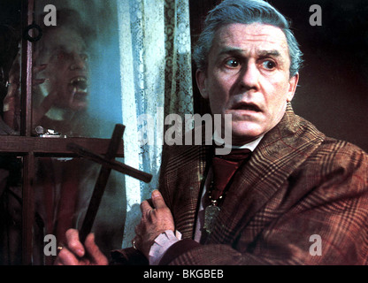 FRIGHT Night (1985) RODDY MCDOWALL FOH 004FTNT Banque D'Images