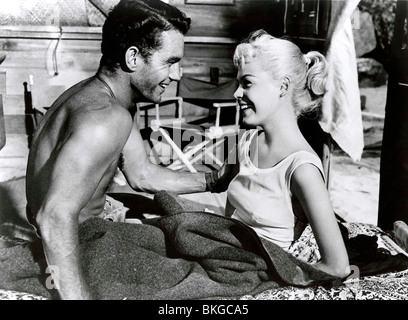 GIDGET (1959) CLIFF ROBERTSON, SANDRA DEE GIDG 002 P Banque D'Images