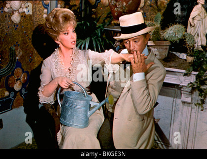 HOTEL PARADISO (1966), Gina Lollobrigida, Alec Guinness HTLP 005 Banque D'Images