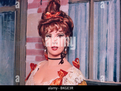 HOTEL PARADISO (1966) Gina Lollobrigida HTLP 010 Banque D'Images