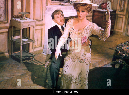HOTEL PARADISO (1966) Alec Guinness, Gina Lollobrigida HTLP 014 Banque D'Images
