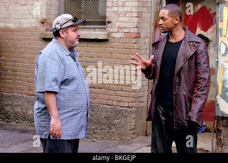 Tournage O/S 'I, ROBOT (2004)' ALEX PROYAS (DIR), Will Smith IROB 001F-C306-4R Banque D'Images