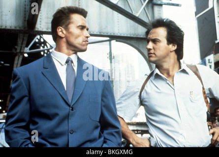 RED HEAT (1988) Arnold Schwarzenegger, JAMES BELUSHI RHT005 Banque D'Images