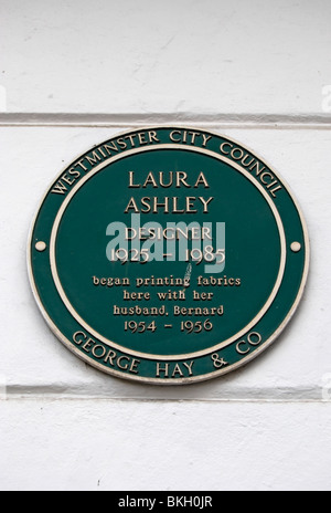 Westminster city council plaque marquant la maison où, en 1954, concepteur de tissus Laura Ashley a commencé l'impression Banque D'Images