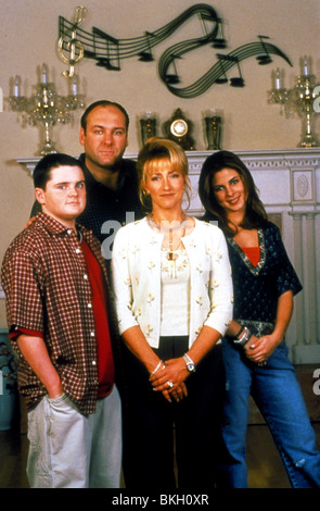 Les sopranos (TV) ROBERT ILER, JAMES GANDOLFINI, EDIE FALCO, JAMIE-LYNN SIGLER PON 008 Banque D'Images