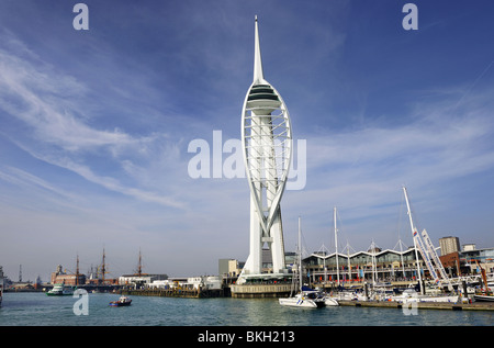 La tour Spinnaker et de Gunwharf Quays, Portsmouth, Hampshire. Banque D'Images