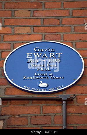 La société putney blue plaque marquant un accueil de poète Gavin Ewart, à Putney, Londres, Angleterre du Sud-Ouest Banque D'Images