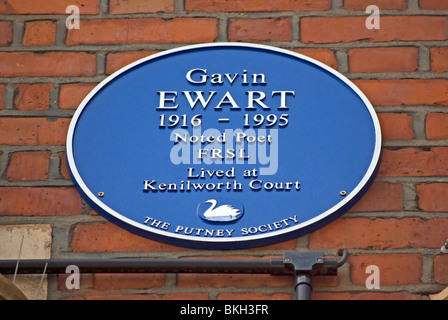 La société putney blue plaque marquant un accueil de poète Gavin Ewart, à Putney, Londres, Angleterre du Sud-Ouest Banque D'Images