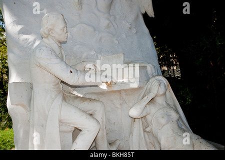 Statue de Frédéric Chopin dans 'Parc Monceau parc', 'Public Art" Paris France Banque D'Images