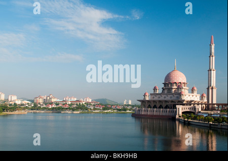 Mosquée de Putra moderne Malaysias nouvelle capitale Putrajaya près de Kuala Lumpur Banque D'Images