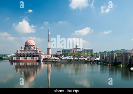 Mosquée de Putra moderne Malaysias nouvelle capitale Putrajaya près de Kuala Lumpur Banque D'Images