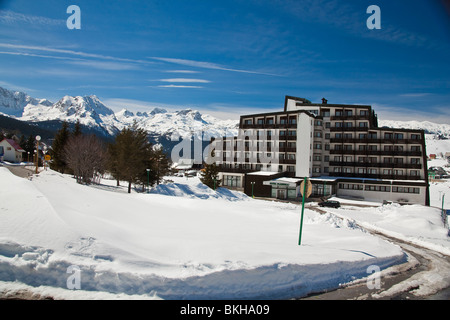 Mountain Resort Hotel Zabljak dans la neige, le Durmitor, Monténégro Banque D'Images