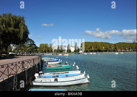 Le lac d'Annecy en Haute Savoie, Rhone Alpes en France Banque D'Images