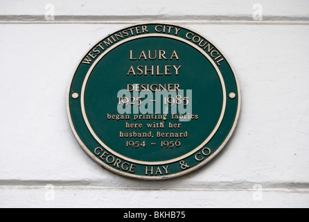 Westminster city council plaque marquant la maison où, en 1954, concepteur de tissus Laura Ashley a commencé l'impression Banque D'Images