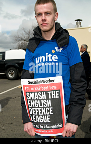 S'unir contre le fascisme contre protester contre l'edl dans Dudley avril 2010 Banque D'Images