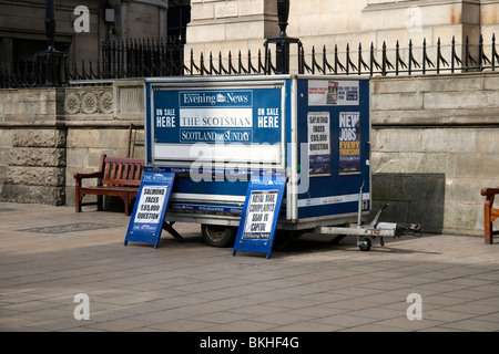 Lent news day - un kiosque à l'extrémité est de Princes Street, Edinburgh. Banque D'Images