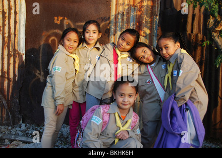 Israël, Tel Aviv, Quartier Shapira, les enfants de travailleurs immigrés et enfants israéliens dans le mouvement de jeunesse Les Scouts Banque D'Images