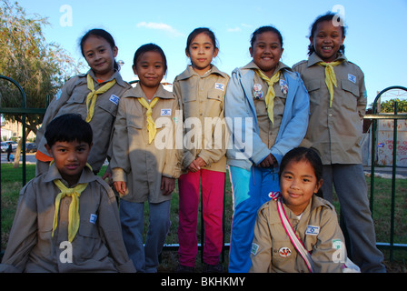 Israël, Tel Aviv, Quartier Shapira, les enfants de travailleurs immigrés et enfants israéliens dans le mouvement de jeunesse Les Scouts Banque D'Images