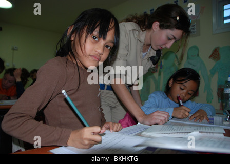 Israël, Tel Aviv, Quartier Shapira, un centre d'apprentissage où les jeunes Israéliens se portent volontaires pour aider les enfants du travailleur Banque D'Images