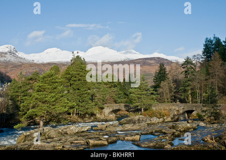 Dochart River & Chutes de Dochart Killin District Stirling en hiver l'Ecosse Banque D'Images