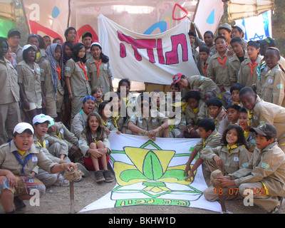 Israël, Tel Aviv, Quartier Shapira, les enfants de travailleurs immigrés et enfants israéliens dans le mouvement de jeunesse Les Scouts Banque D'Images