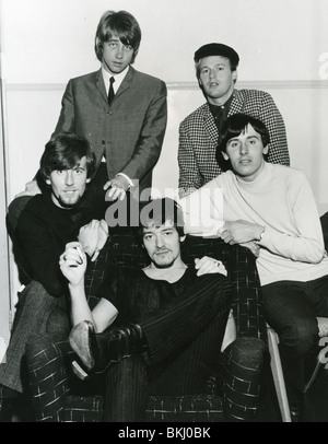 HOLLIES - groupe du Royaume-Uni en octobre 1966 de l : Graham Nash, Tony Hicks, Allan Clarke, Bobby Elliott, Bernie Calvert Banque D'Images