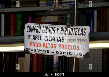 Le marché de l'Espagne Madrid Paseo del Prado Livres en Espagnol Banque D'Images