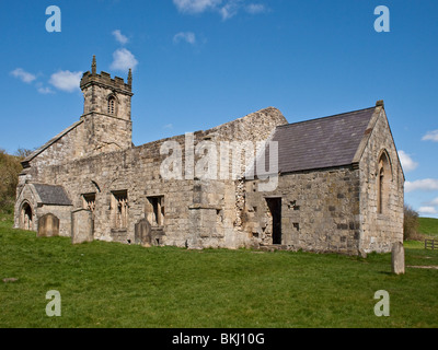 Wharram Percy déserté village médiéval, Église Saint-martin ruines cimetière bof Yorkshire UK Banque D'Images