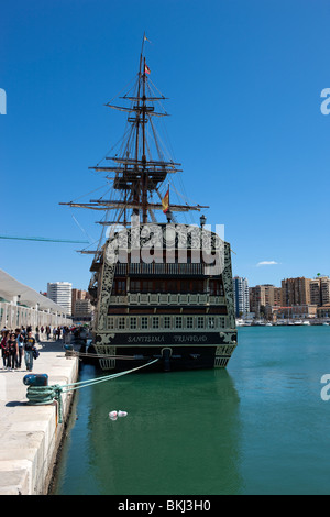 Réplique de la Santisima Trinidad navire de guerre. Port de Malaga. L'Andalousie. L'Espagne. Banque D'Images