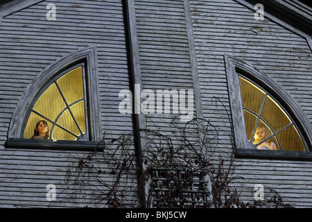 THE Amityville Horror (2005) CHLOE MORETZ, ISABEL CONNER AMIT 001-20 Banque D'Images