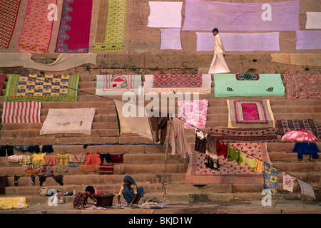 Inde, Uttar Pradesh, Varanasi, fleuve Gange, blanchisserie Banque D'Images