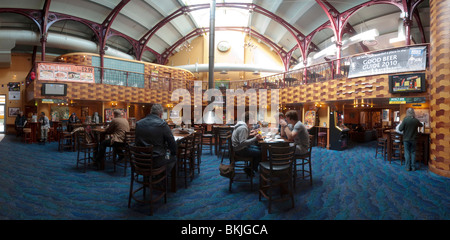 La Titus Salt, ancien, un Werherspoons maintenant pub Banque D'Images