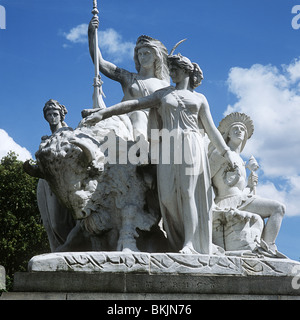 L'Angleterre, Londres, Kensington Gardens, Albert Memorial, 'America' group par John Bell Banque D'Images