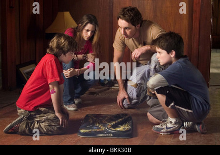 ZATHURA (2005) JONAH BOBO, Dax Shepard, Kristen Stewart, Josh Hutcherson, Jon Favreau (DIR) ZATH 001-11 Banque D'Images