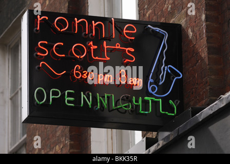 Ronnie Scott's Jazz Club Signe, Frith Street, Soho, London, England, UK Banque D'Images