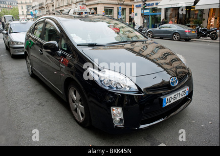 Toyota Prius voiture de taxi hybride sur la rue, Paris, France, entreprise responsable Banque D'Images